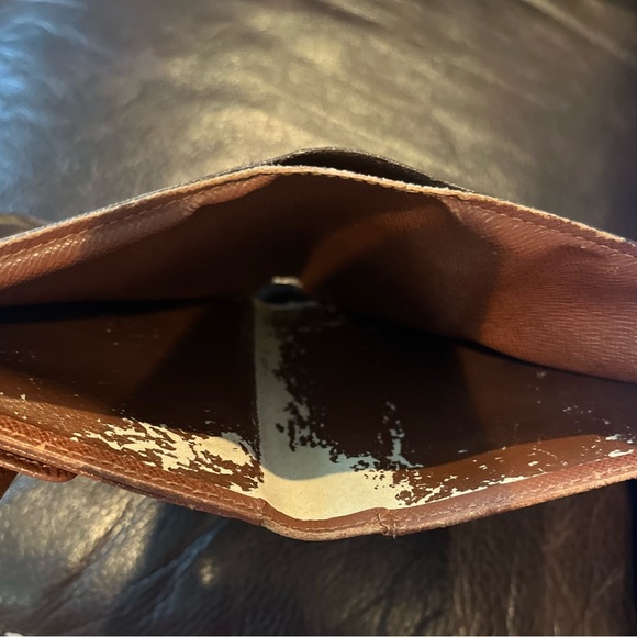 Louis Vuitton Mono Snap Leather Wallet - Picture 15 of 16